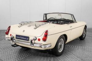 Image 32/50 of MG MGB (1964)