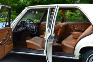 Image 25/49 of Mercedes-Benz 280 SE 3,5 (1972)