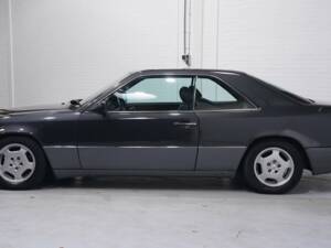 Bild 5/8 von Mercedes-Benz 230 CE (1993)