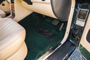 Imagen 27/50 de Rolls-Royce New Silver Dawn (1997)