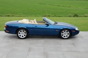 Image 44/50 de Jaguar XK8 4.0 (1997)