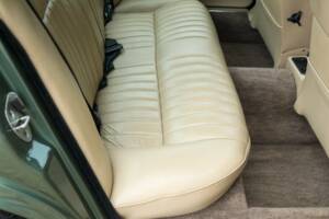 Image 40/50 of Jaguar XJ 6 4.2 (1985)