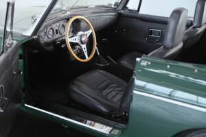 Image 15/41 of MG MGC (1969)