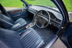 Bild 10/26 von Mercedes-Benz 300 TE (1992)