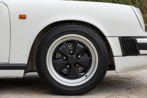 Afbeelding 19/45 van Porsche 911 Carrera 3.2 (WTL) (1988)