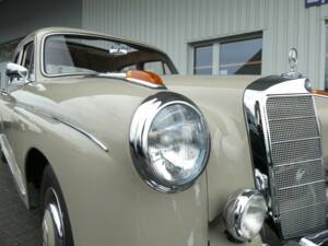 Image 17/25 of Mercedes-Benz 219 (1956)
