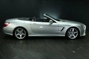 Image 6/50 of Mercedes-Benz SL 500 (2015)