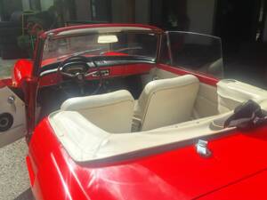 Image 8/8 of Renault Caravelle S (1963)