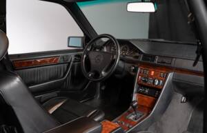 Bild 21/38 von Mercedes-Benz 500 E (1992)