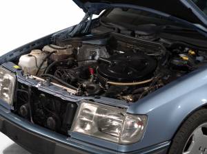 Image 8/30 de Mercedes-Benz 300 CE (1991)