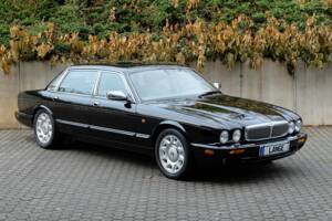 Image 3/60 de Daimler Super V8 (2000)