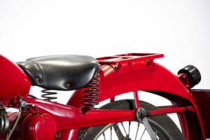 Immagine 38/50 di Moto Guzzi Motoleggera 65 (1951)