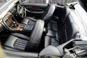 Image 22/50 of Aston Martin DB 7 Volante (1997)
