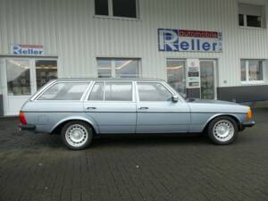 Image 7/21 of Mercedes-Benz 280 TE (1984)