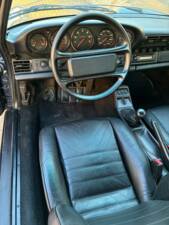 Image 24/36 de Porsche 911 Carrera 4 (1989)