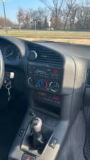 Bild 16/57 von BMW 320i (1993)