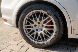 Image 32/50 de Porsche Cayenne GTS (2012)