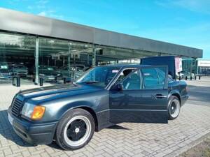 Image 5/8 of Mercedes-Benz 400 E (1991)