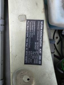 Image 66/73 of Mercedes-Benz 230 E (1985)