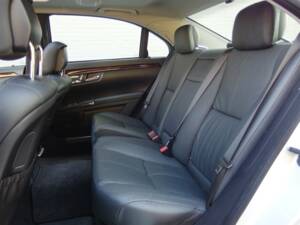 Image 58/98 of Mercedes-Benz S 500 L (2007)
