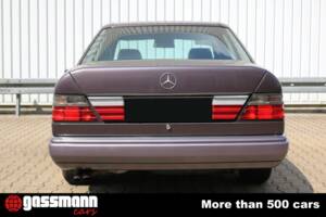 Bild 8/15 von Mercedes-Benz 300 D (1990)
