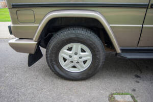 Afbeelding 27/30 van Mercedes-Benz 300 GE (SWB) (1991)
