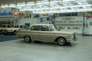Image 17/50 of Mercedes-Benz 300 SE (1964)