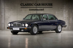 Image 7/97 of Daimler Double Six (1994)