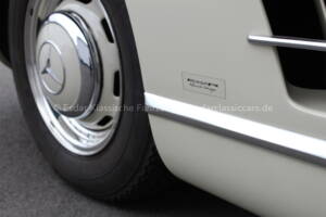 Image 18/38 de Mercedes-Benz 300 SL Roadster (1961)