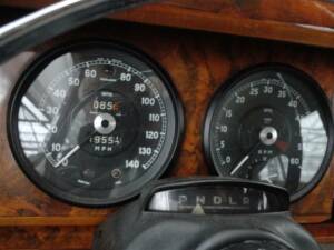 Image 13/27 of Jaguar Mk II 2.4 (1960)