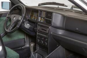 Image 15/20 de Lancia Delta HF Integrale Evoluzione I (1992)