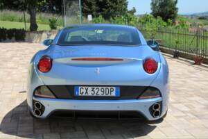 Image 33/35 de Ferrari California (2010)