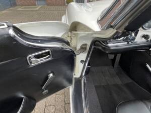 Image 56/100 of Mercedes-Benz 280 SL (1970)