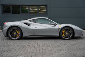 Image 3/50 de Ferrari 488 GTB (2019)