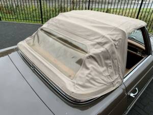 Image 15/36 de Mercedes-Benz 250 SL (1968)