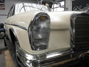 Image 17/50 of Mercedes-Benz 300 SE (1967)