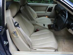 Image 9/15 of Mercedes-Benz 500 SL (1993)