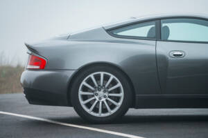 Image 8/18 of Aston Martin V12 Vanquish (2003)
