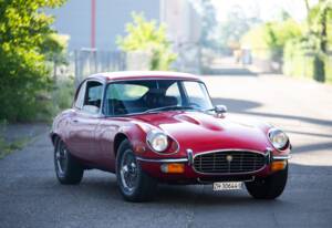 Immagine 2/39 di Jaguar E-Type V12 (2+2) (1973)