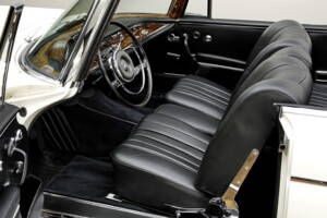 Imagen 8/25 de Mercedes-Benz 300 SE (1963)