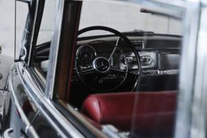Image 38/50 de Mercedes-Benz 300 c (1956)