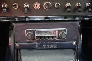 Image 36/50 of Jaguar E-Type (2+2) (1966)