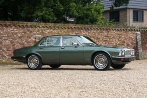 Image 41/50 of Jaguar XJ 6 4.2 (1985)