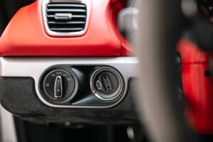 Image 40/70 of Porsche Boxster Spyder (2015)