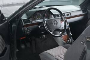 Bild 38/50 von Mercedes-Benz 300 CE (1991)