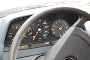 Image 14/22 of Mercedes-Benz 200 (1978)