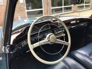 Image 6/32 of Mercedes-Benz 220 S Cabriolet (1958)