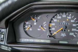 Image 20/50 of Mercedes-Benz 300 TD (1986)