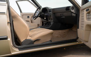Image 40/80 of BMW 320i (1983)