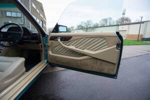 Image 15/31 de Mercedes-Benz 420 SEC (1990)